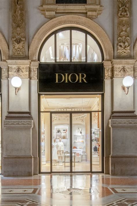 milan dior store